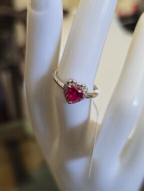 KOHLS STERLING SILVER LAB CREATED HEART SHAPED RUBY & WHITE SAPPHIRE RING SIZE 7